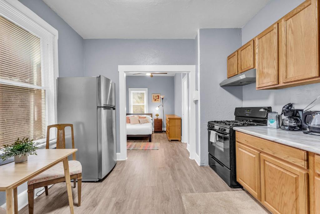 Historic Cozy Haven in Little Italy image
