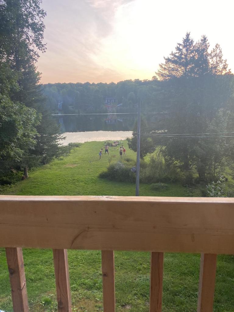 Chalet Kilkenny. Lakefront, spa, 4 bedrooms - sleeps 9 photo 4