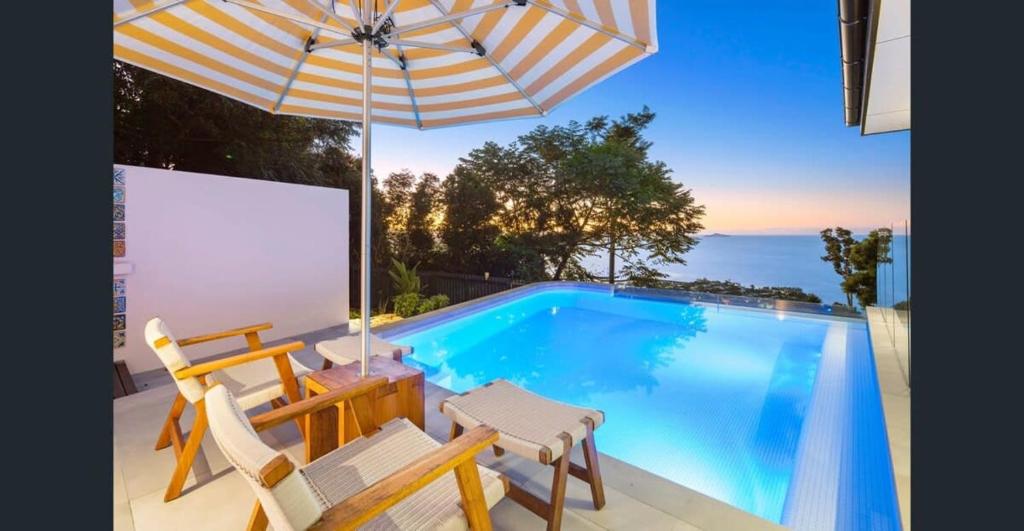 'Whitsunday Blue' Luxury Home with Ocean Views photo 3