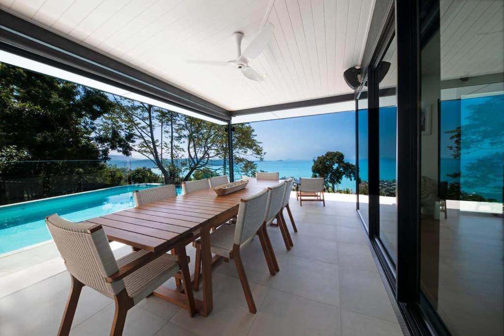 'Whitsunday Blue' Luxury Home with Ocean Views photo 4