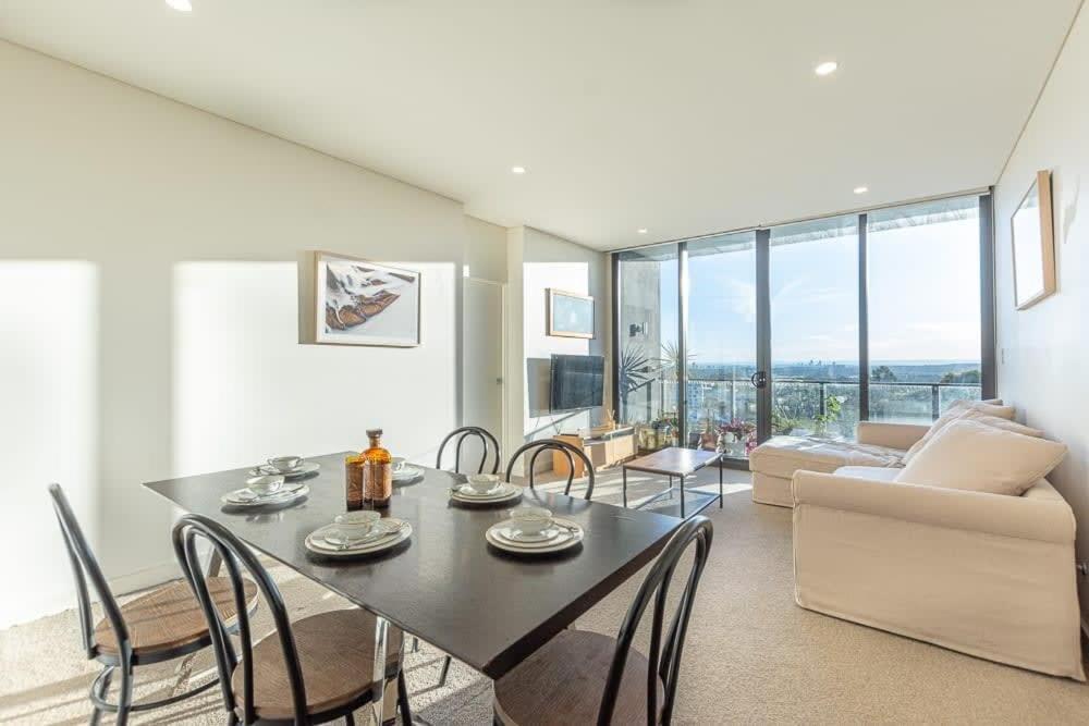 Sun-Splashed 2BD Apt near CBD photo 4