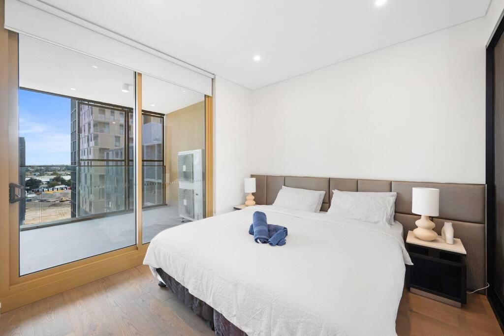Sydney Olympic Park Modern 3 Bedroom with Pool & Free Parking photo 4