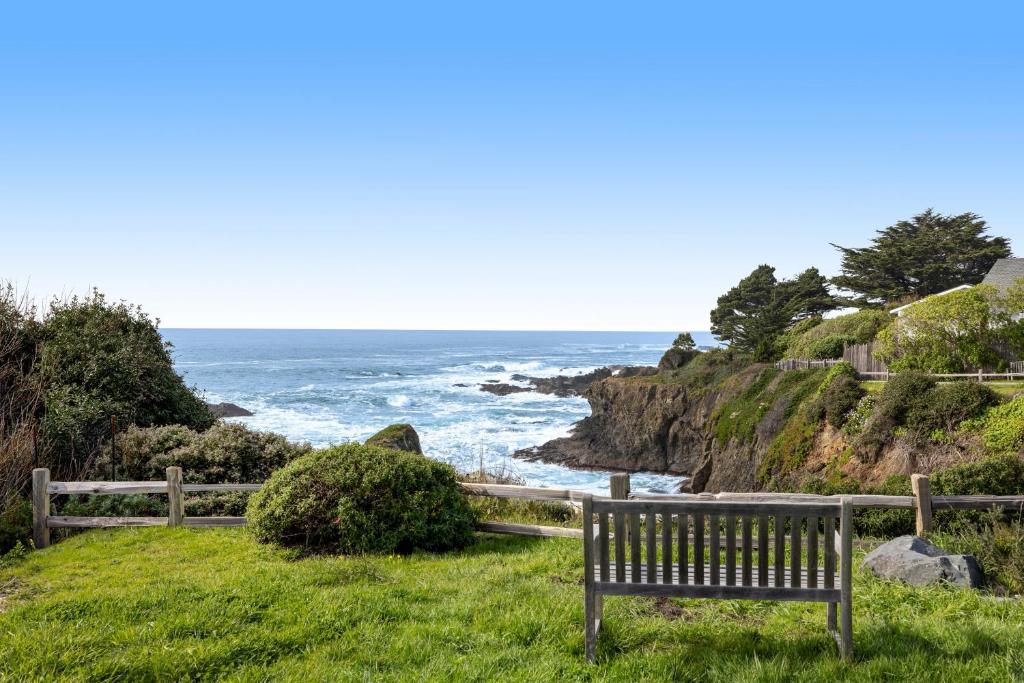 Perched on the Bluff - Main Home & Studio Cottage photo 4