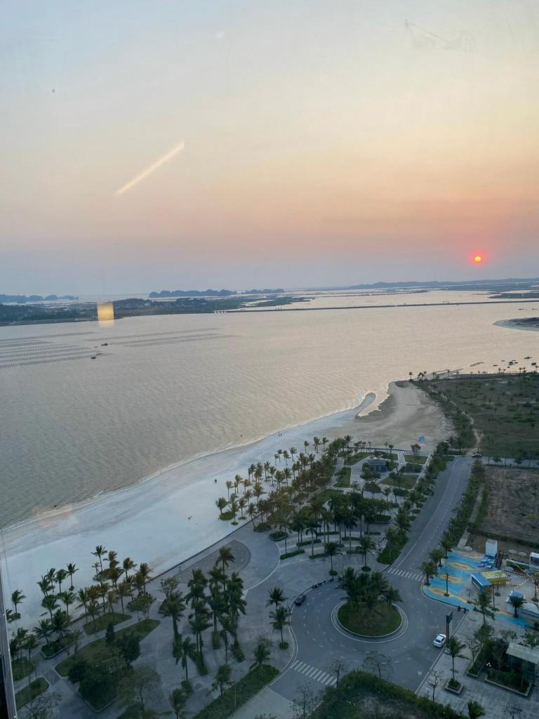 Bayside Bliss Apartment By A La Carte Ha Long Ocean View