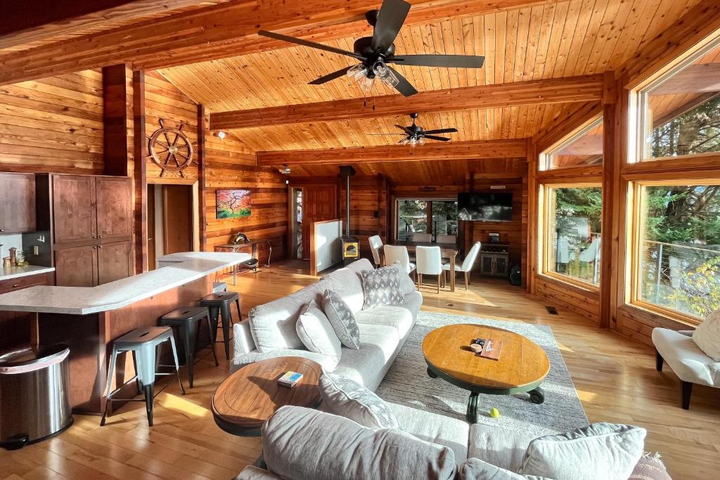 Hammersley Beach Cabin photo 2