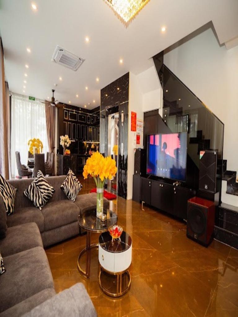 Căn Villa 9 Ngủ Vip Trung tâm Bãi Cháy