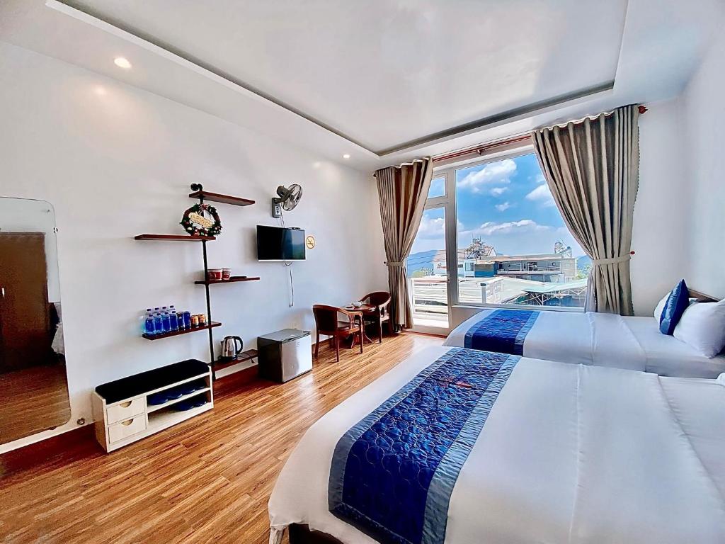 Cosy Hotel - phòng ban công