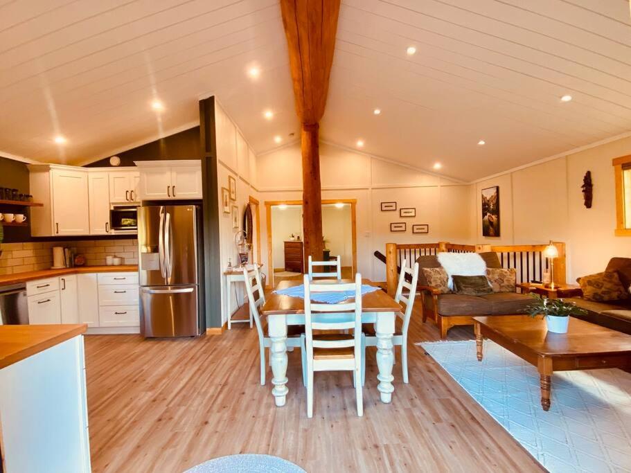 Ski-In Chalet: Private Hot tub, Bonus Bunk House photo 1