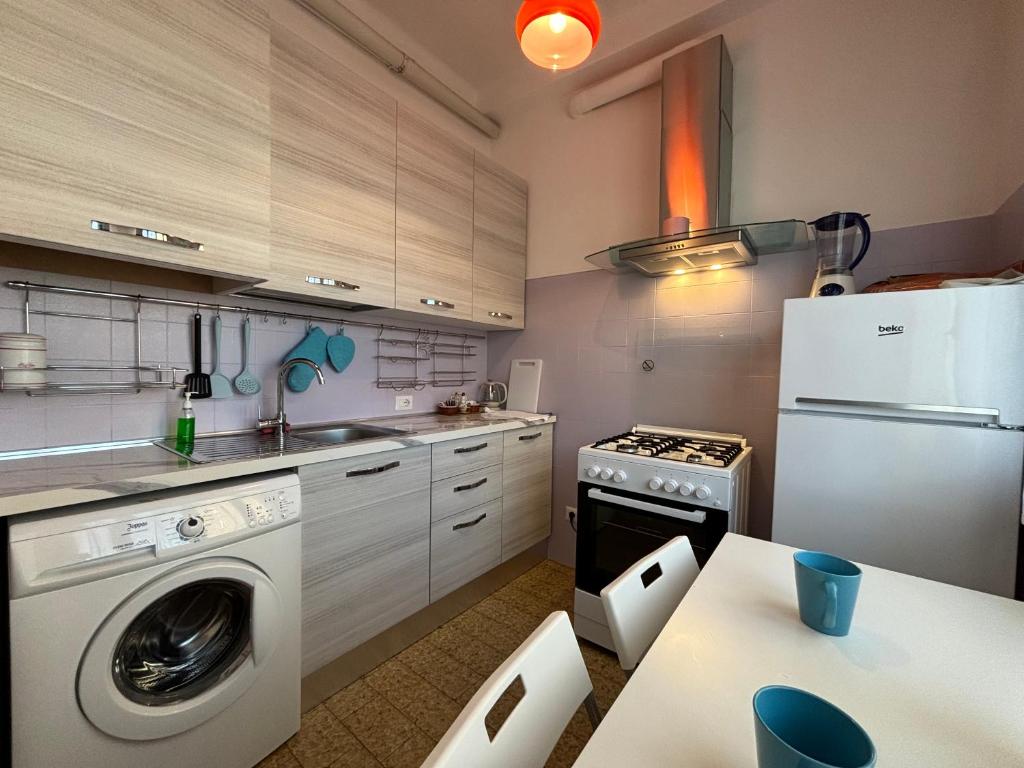Apartment at few steps from the lake - Larihome A16