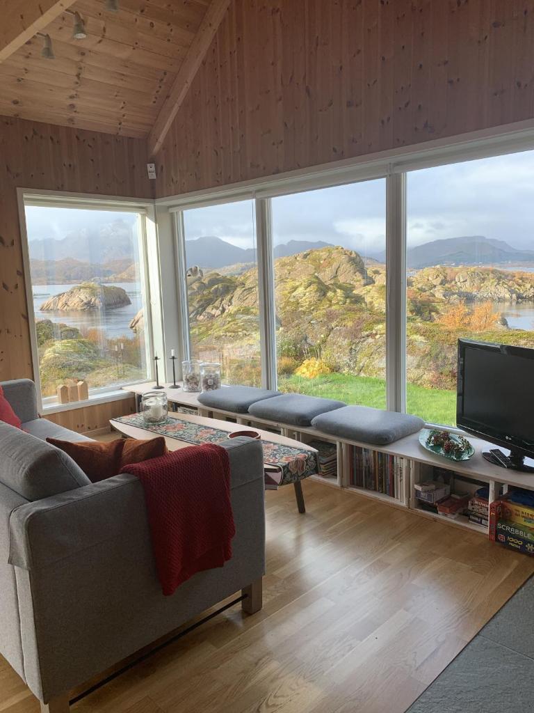 Unique private cabin in Lofoten - Tap to explore photos