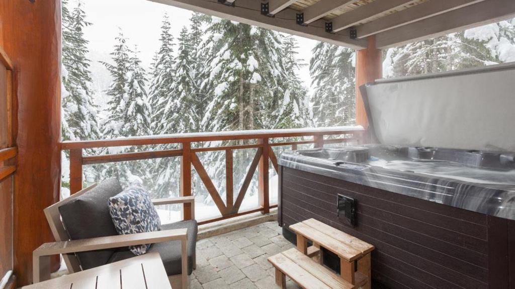 Taluswood The Heights 6 - Beautiful Chalet with Private Hot Tub, Slopeside Views, & Parking - Whistler Platinum photo 2