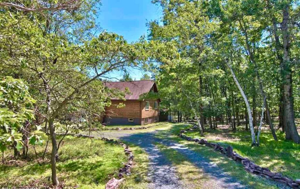 Rustic Poconos Winding Way Chalet