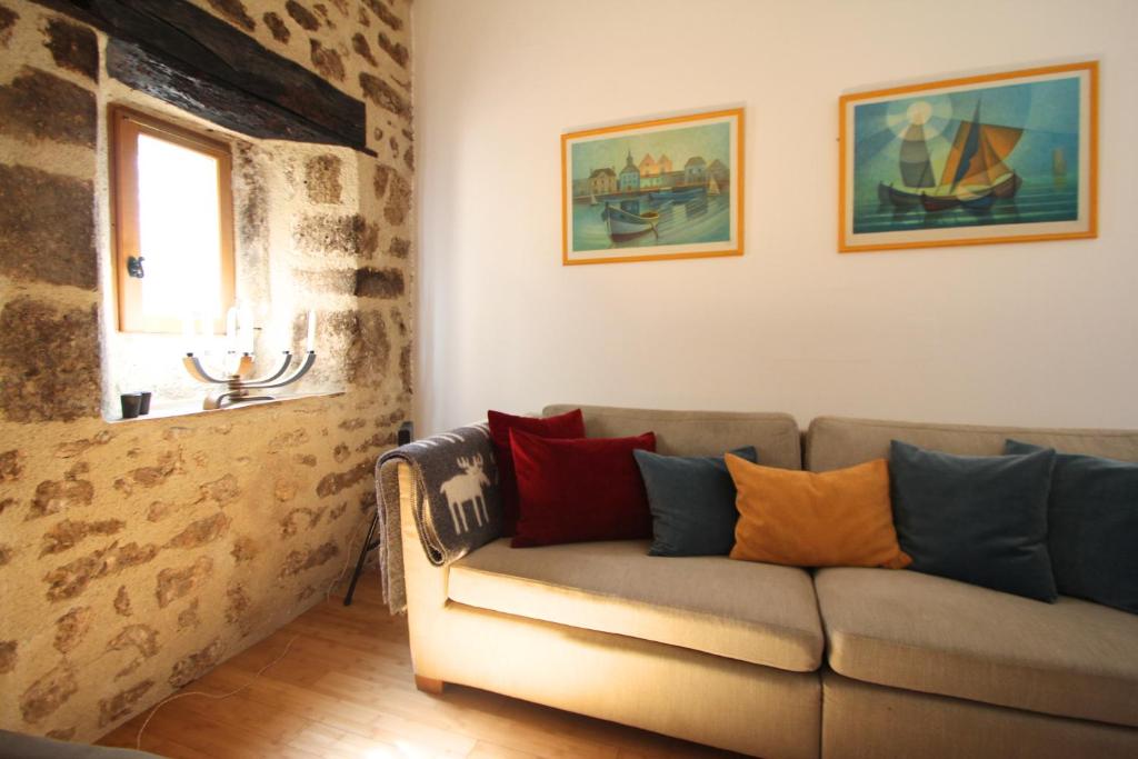 Ancienne maison en pierre au coeur du village photo 4