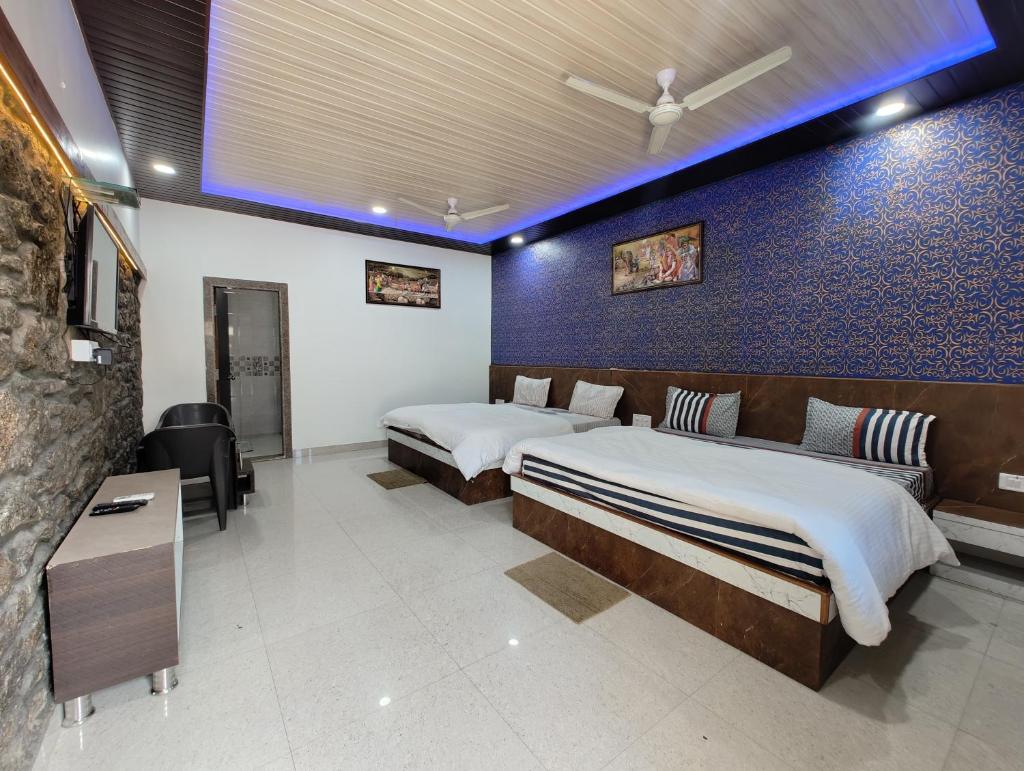 Royal Mount Abu Villa photo 4