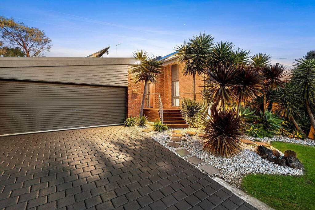 Beachside Weekender Retreat with Spa sleeps 13 photo 3