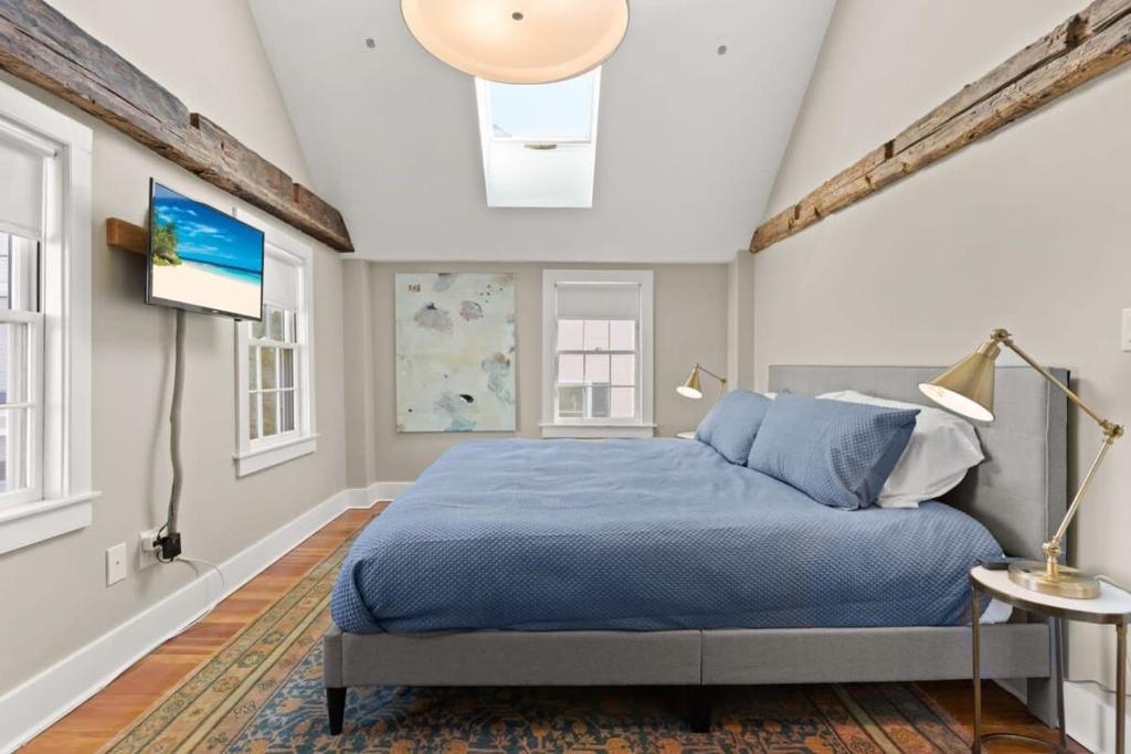 Circa 1789 Historic South End Downtown Home photo 2