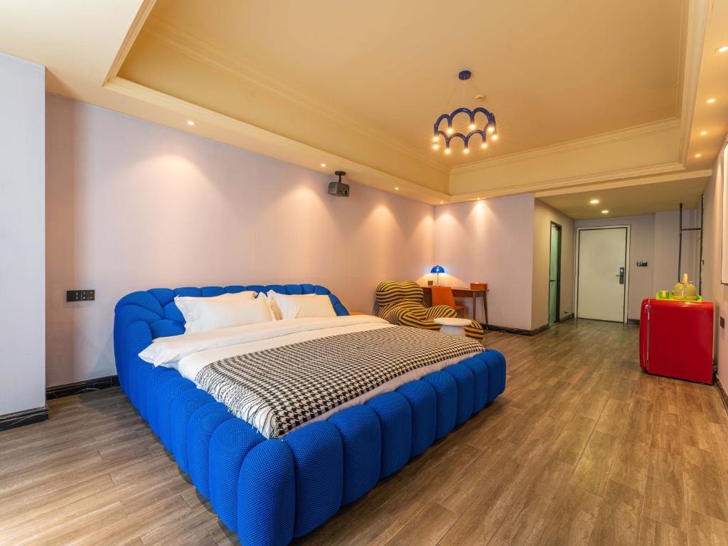 Wind sleeping Color Hotel - GuangZhou ChimeLong Nancun Wanbo Subway Station