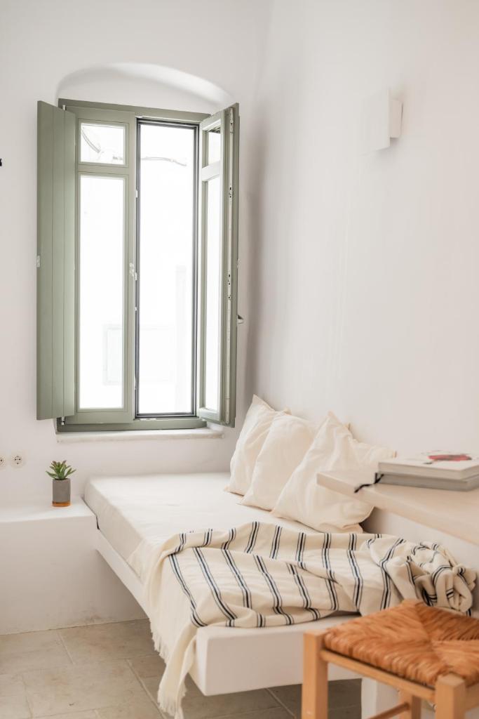aniko suites White Alley - Tap to explore photos