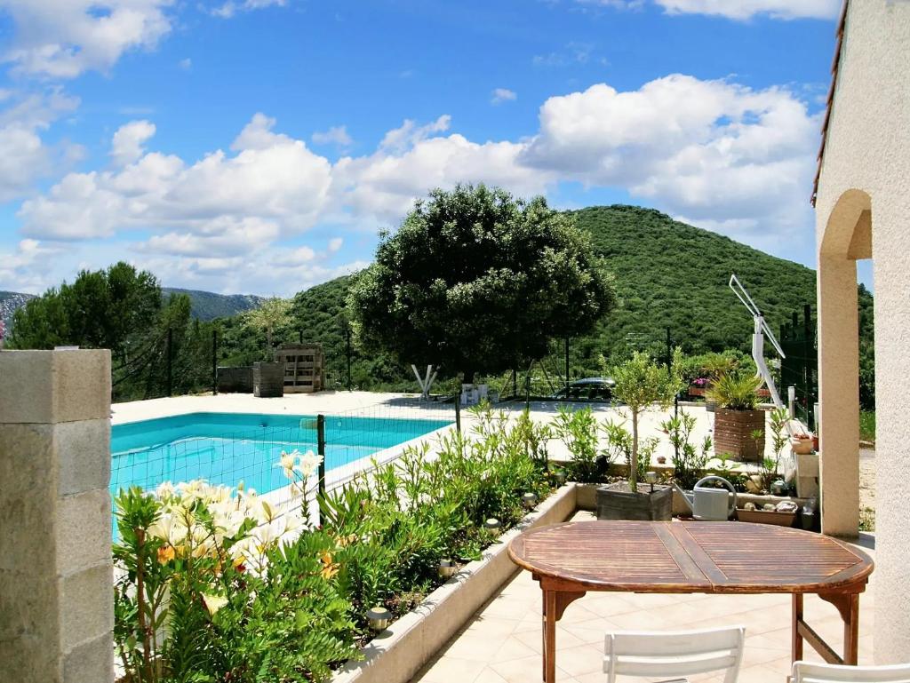 Villa de 6 chambres avec piscine privee jardin amenage et wifi a Saint Jean du Pin photo 1
