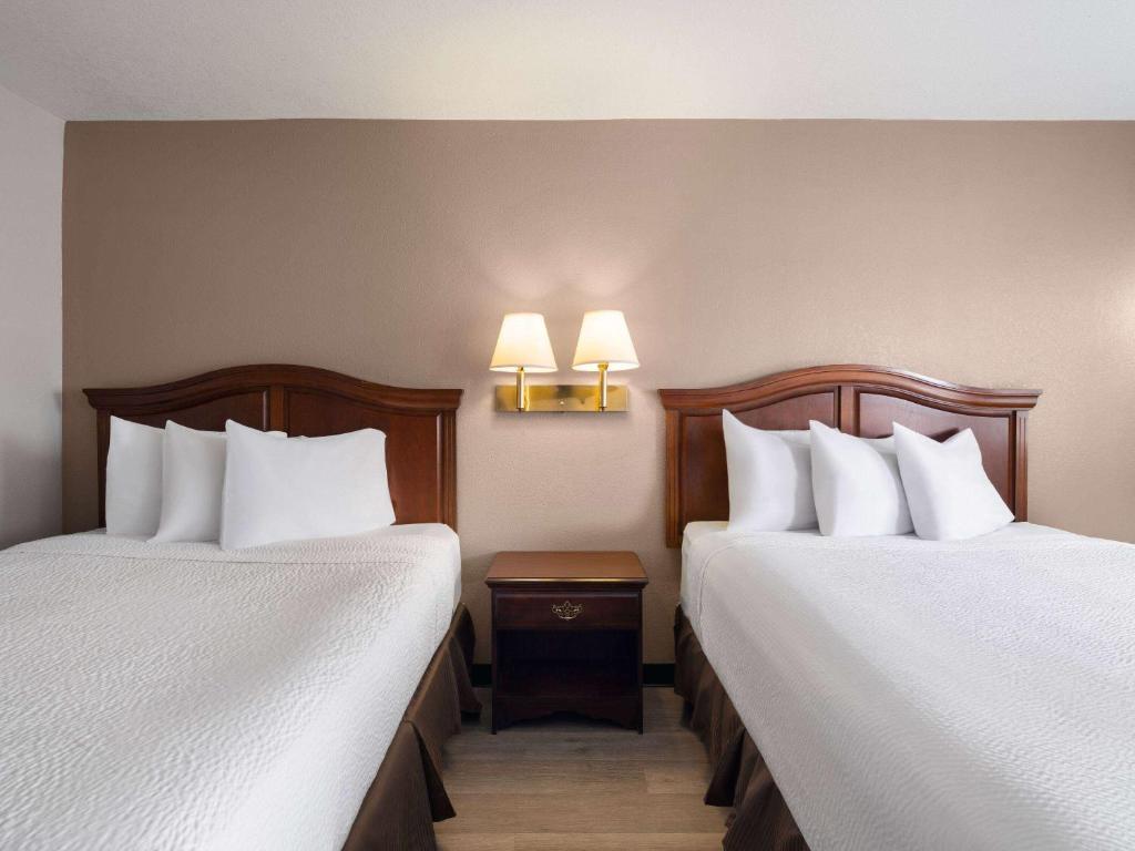 Travelodge by Wyndham Tucson AZ image