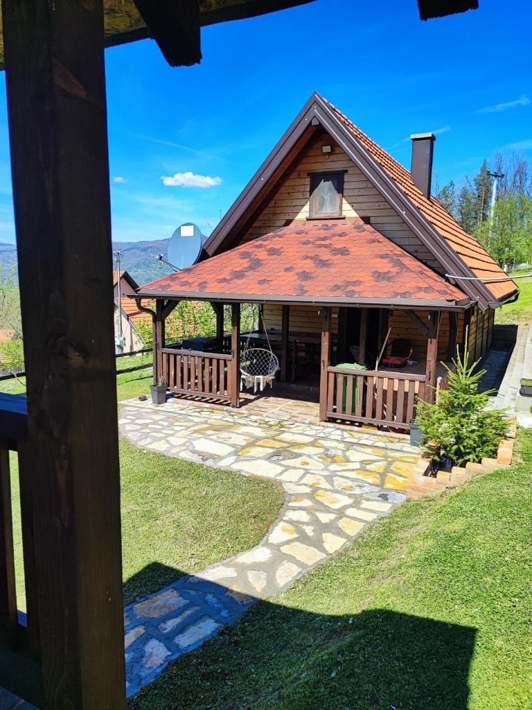 Brvnara na bregu photo 2