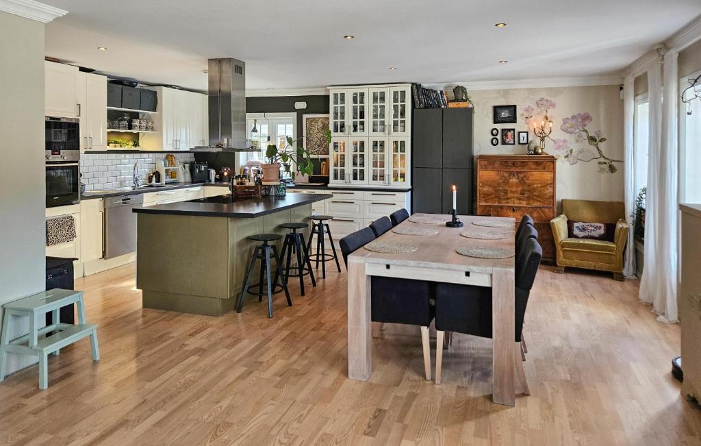 Beautiful Home In Porsgrunn With House A Panoramic View photo 4