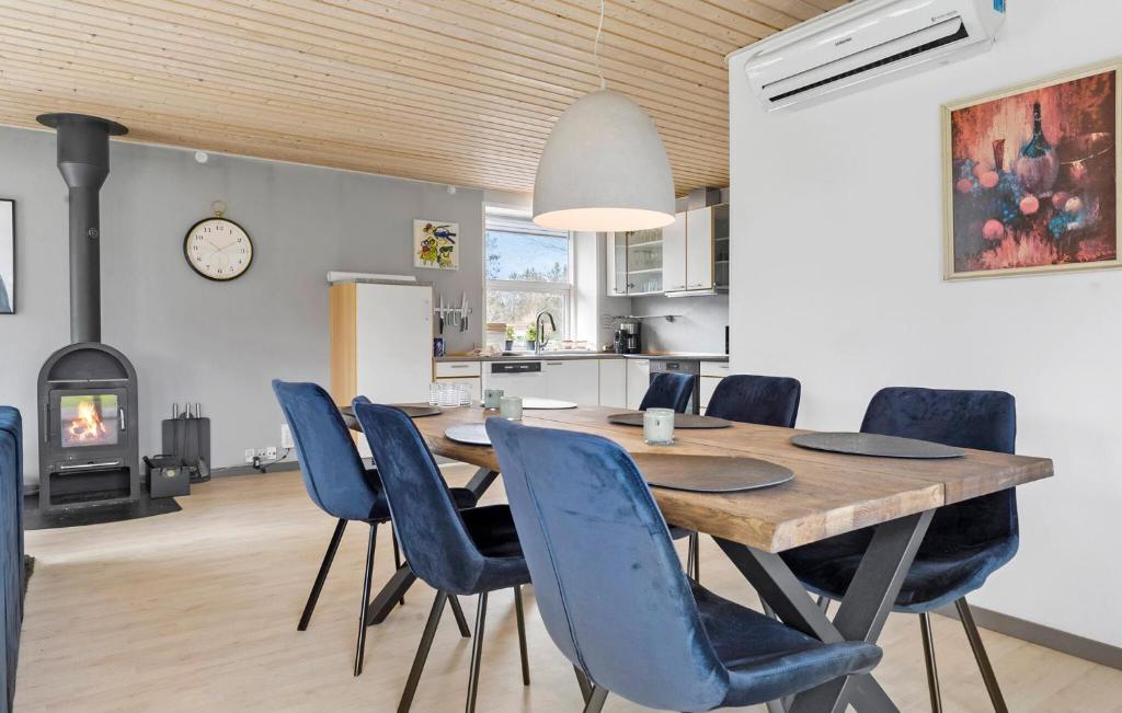 3 Bedroom Gorgeous Home In Frvang photo 3