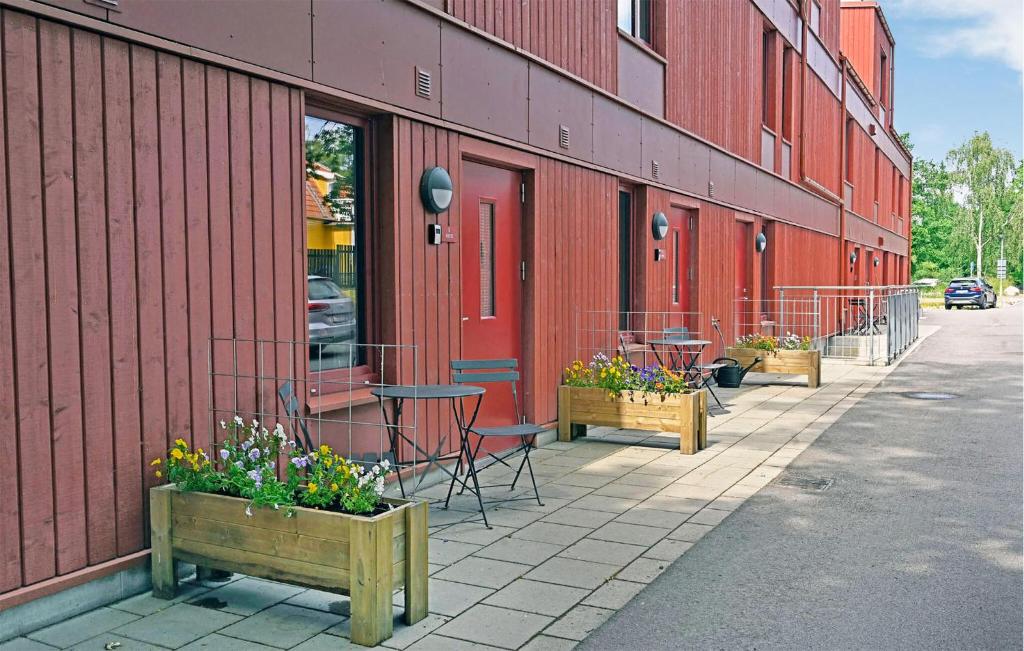 Beautiful Apartment In Frjestaden With Wifi