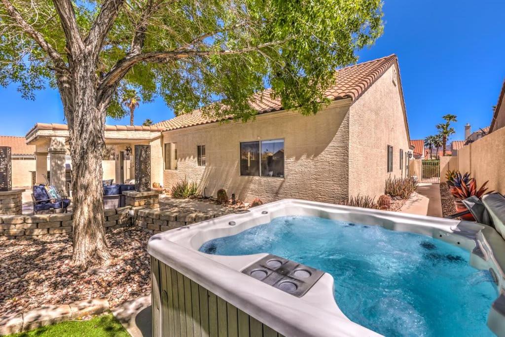 Family Fun for Everyone in Las Vegas- 4 Bedrooms, Billiards, Game Room image