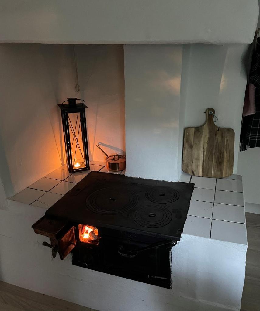 Genuine 100 year old countryside cottage photo 2