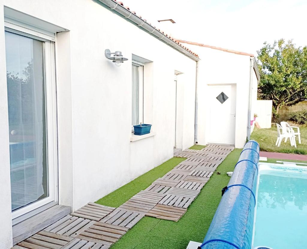 Appartement de 2 chambres avec piscine partagee et wifi a La Jarrie photo 4