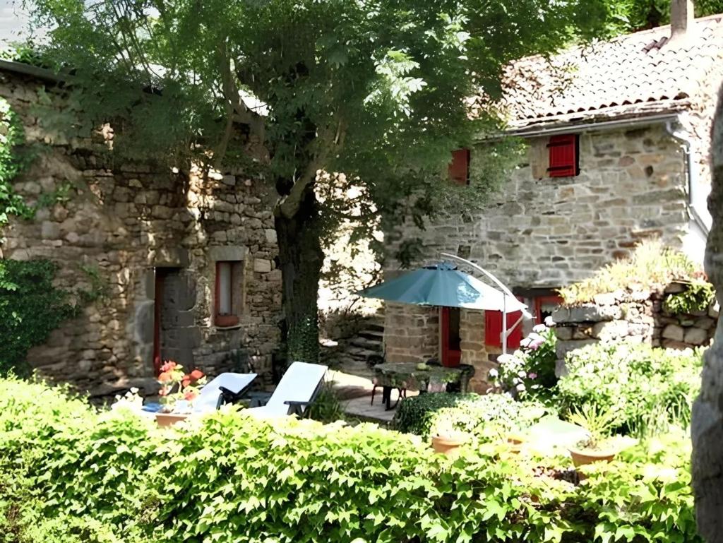 Maison d'une chambre avec jardin clos a Dompnac