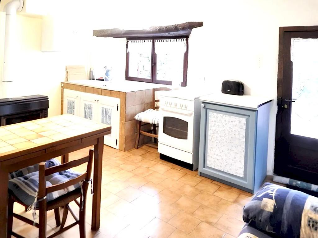 Maison d'une chambre avec jardin clos a Dompnac photo 3