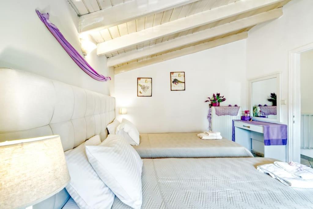 Evita's ikia seaside luxury house photo 1