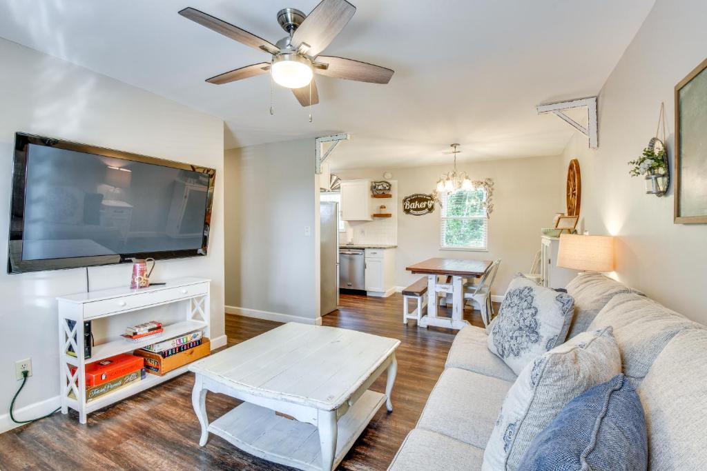 Dog-Friendly Clemson Cottage Less Than 1 Mi to University!