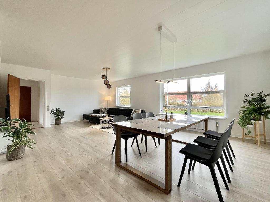 Stunning 130sqm Villa only 5 min by car from sandy beaches photo 1