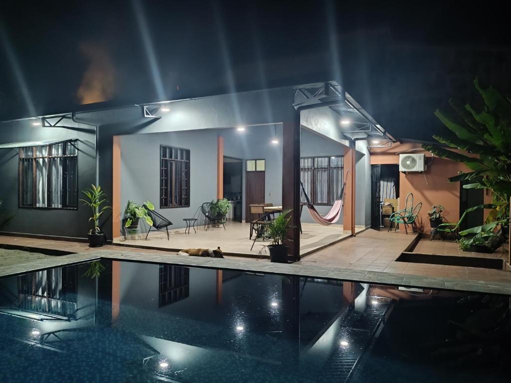Casa de huespedes con piscina privada