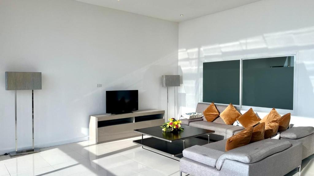 A2-stunning Seaview 4brs3baths Duplex karon City photo 3