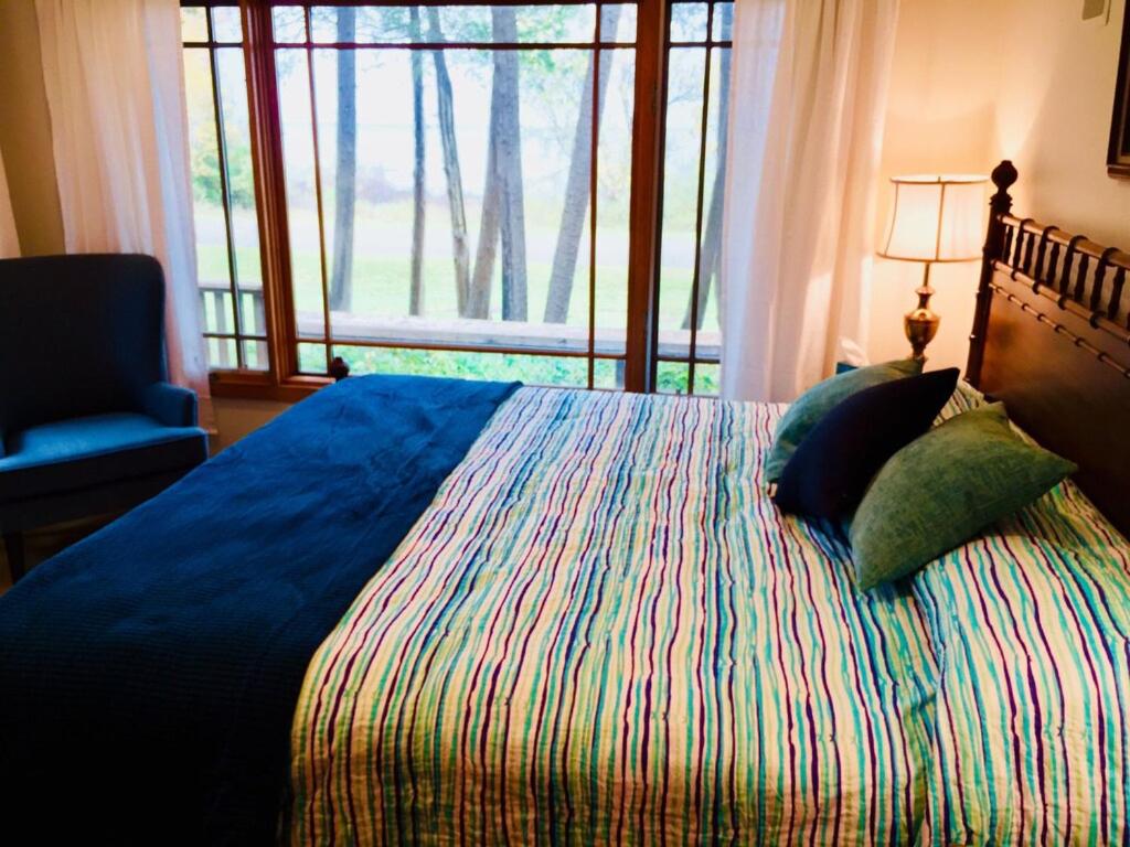 Bluewater Lakeshore Cottage photo 4