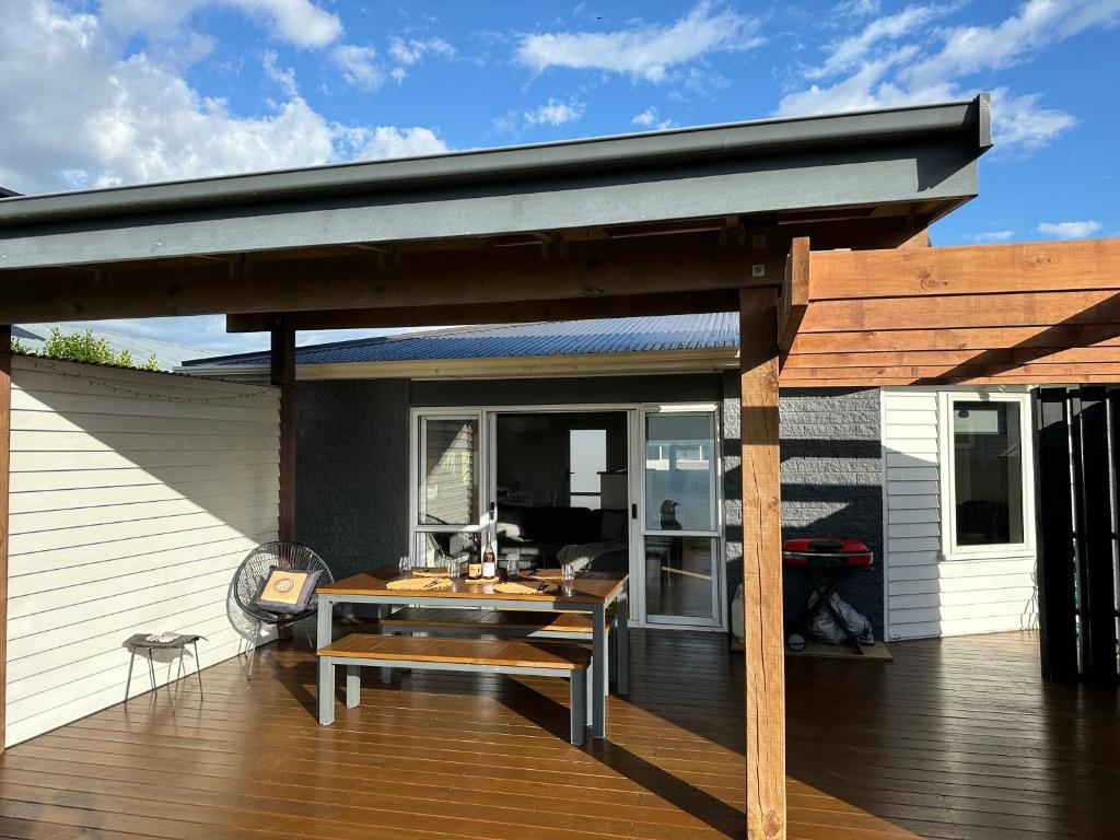 Beachfront Retreat On Revell photo 3