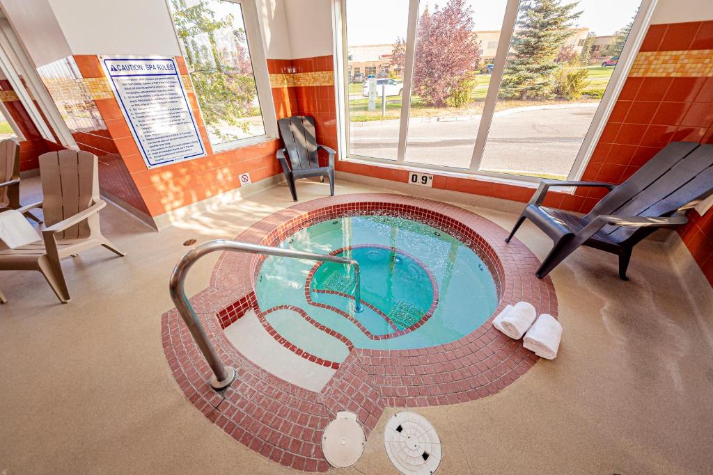 Service Plus Inns and Suites Calgary - Tap to explore photos