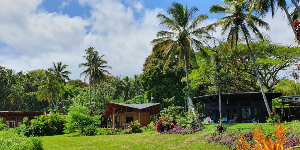 Kalani Oceanside Retreat image