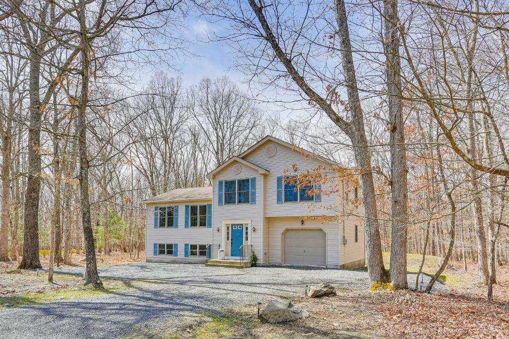 Tree-Lined East Stroudsburg Retreat with Fire Pit!