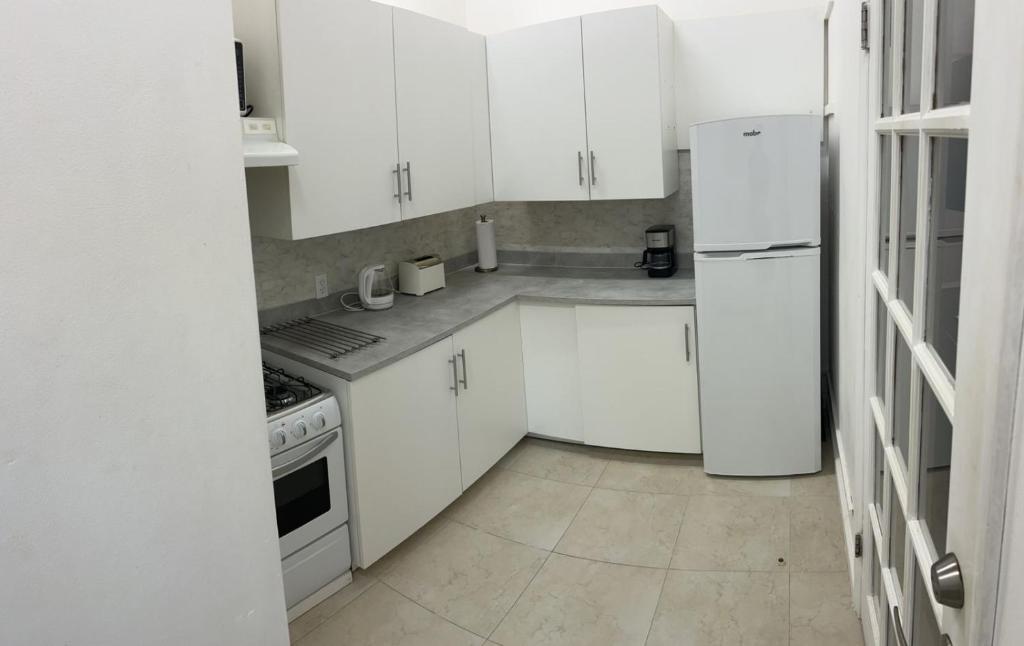 Large Modern Space photo 1