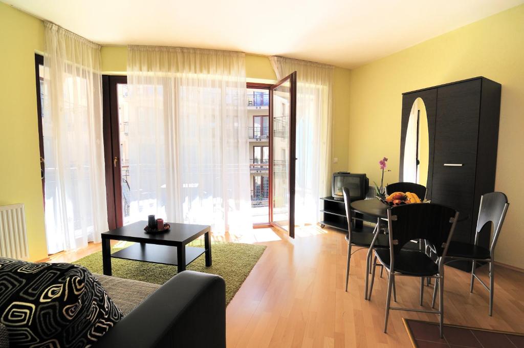 Апартаменты (Улучшенные апартаменты (для 5–6 взрослых)), Leda Apartments
