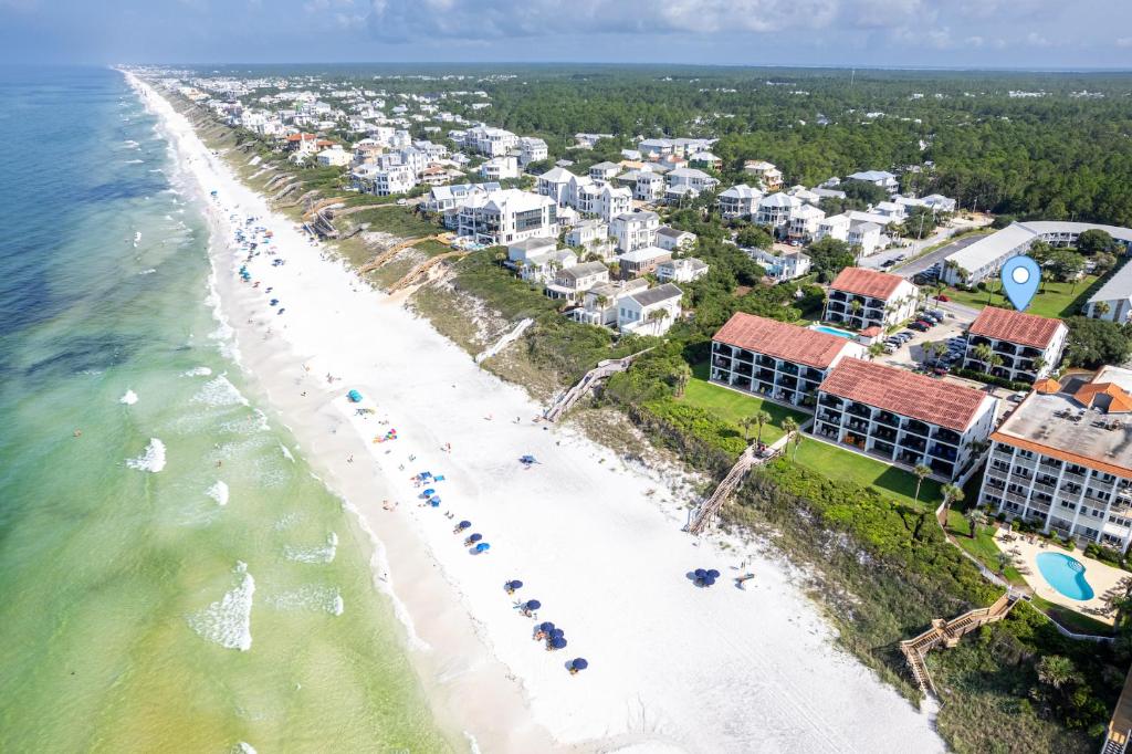 Palms of Seagrove D5, Steps to the Beach, Sleeps 4, Pool, 2 bikes and 5 mins from Seaside photo 1