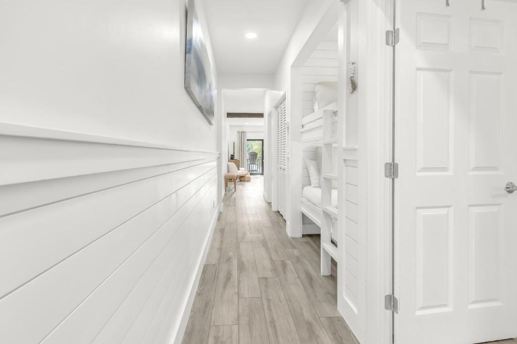 Palms of Seagrove D5, Steps to the Beach, Sleeps 4, Pool, 2 bikes and 5 mins from Seaside photo 3