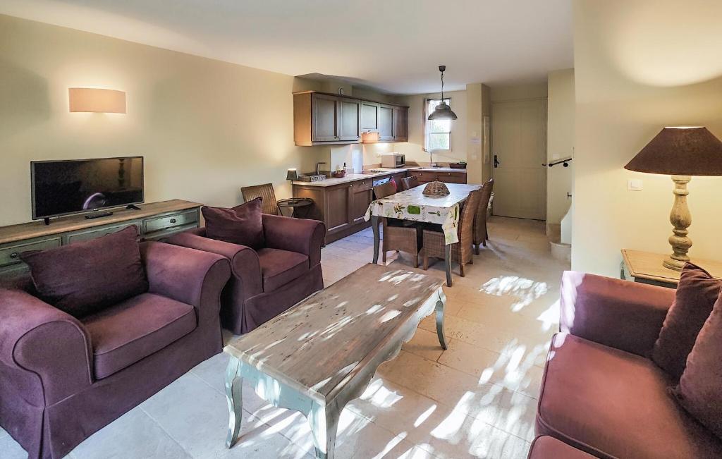 Nice Home In Saint-laurent-de-la-cabrerisse With Wifi photo 3