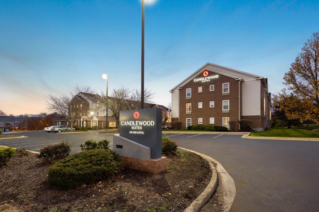 Candlewood Suites St Louis St Charles, an IHG Hotel image