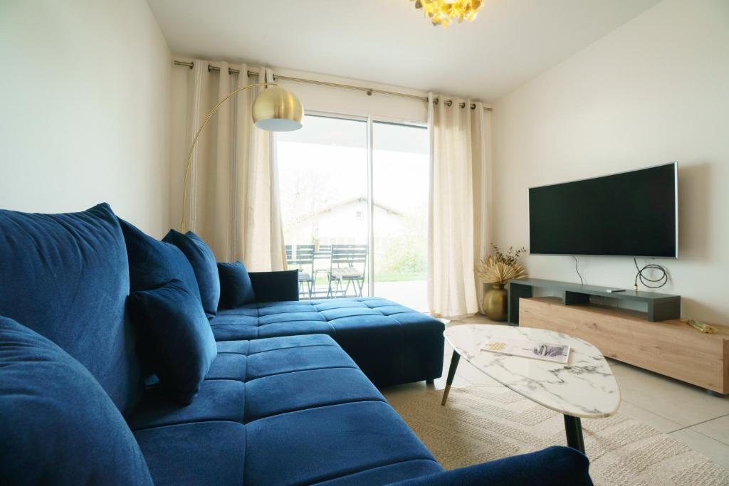 Royal Park lake view apartment photo 1
